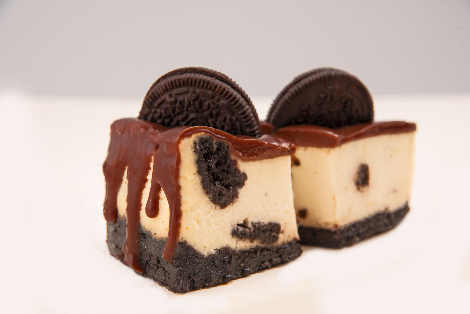 Cheesecake bites with a chocolate center