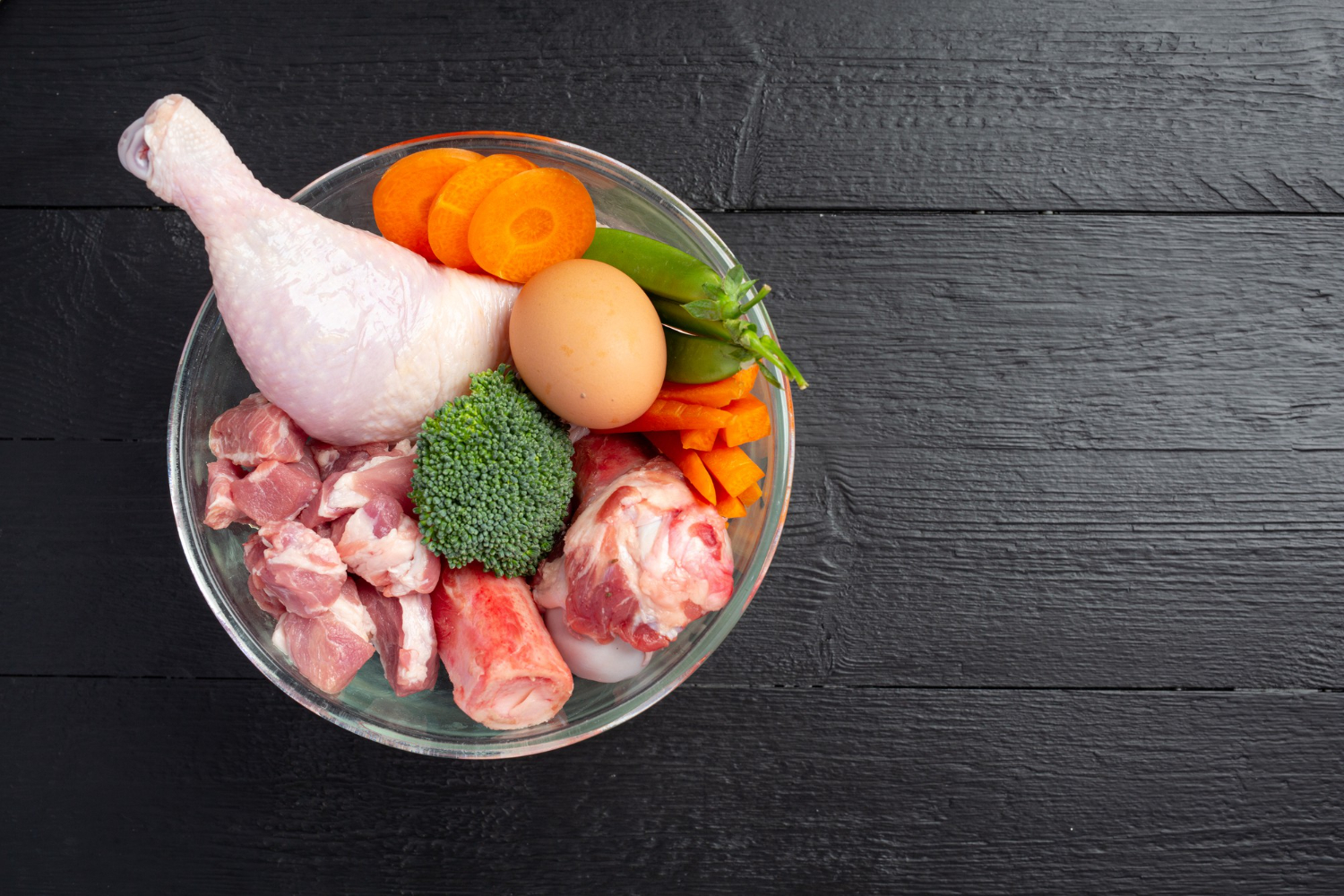 Chiken and other meat in a dish